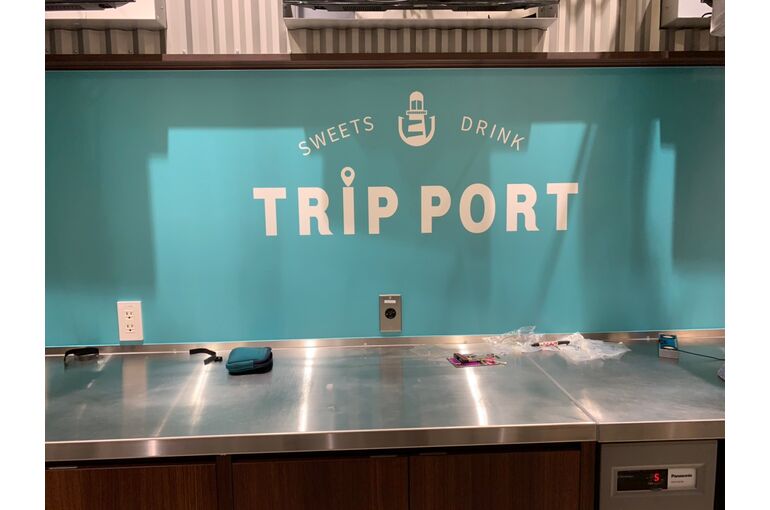 店舗正面カウンター写真